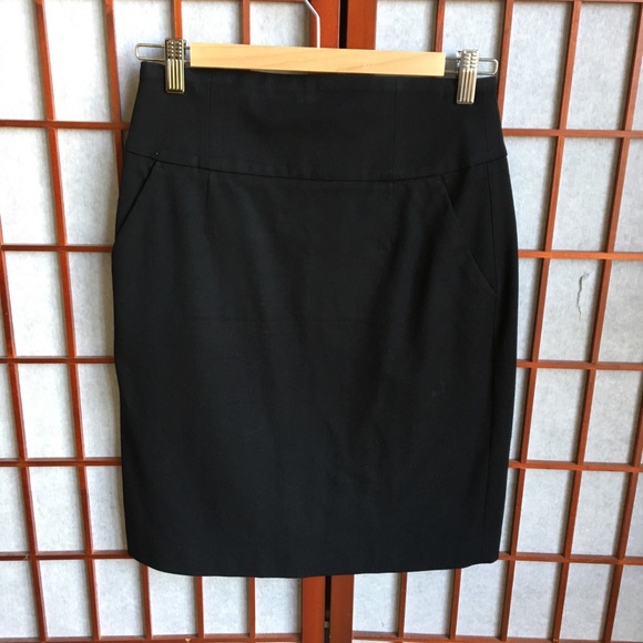 Banana Republic Dresses & Skirts - Banana Republic Black Pencil Skirt with Pockets
